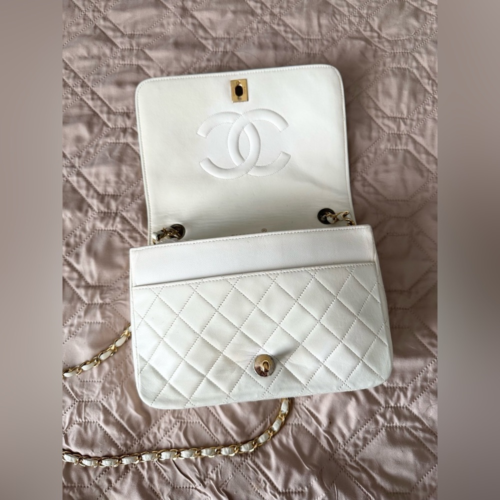 Chanel Vintage White Lambskin Full Flap Bag - Picture 9 of 13